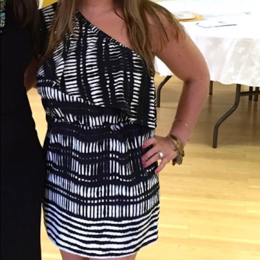 Express printed dress with ruffle on top